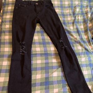 Black distressed skinny jeans